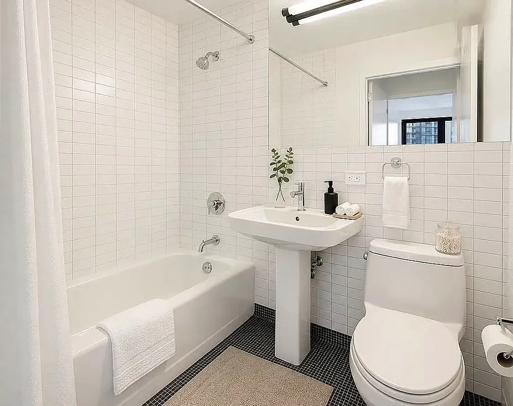 222 east - Photo 2