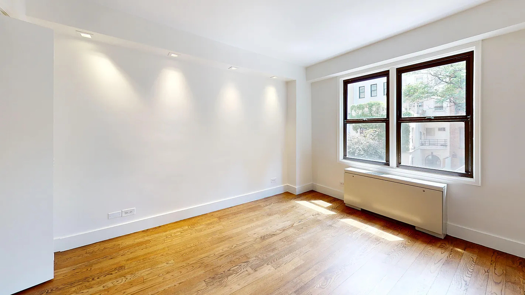 220 East 63rd Street - Photo 9