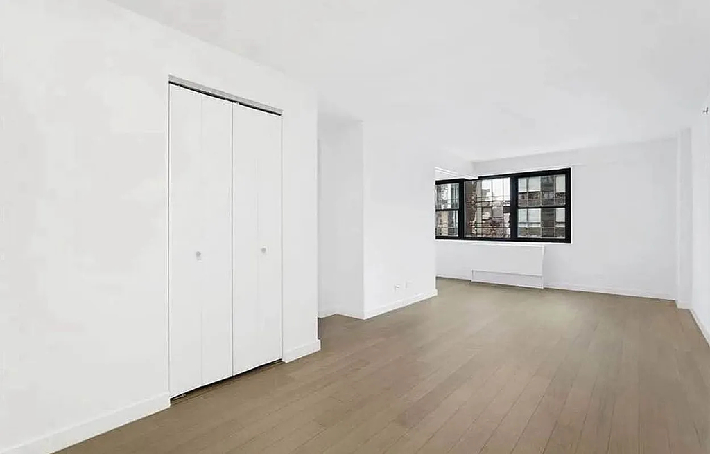 39 street 2nd ave - Photo 1