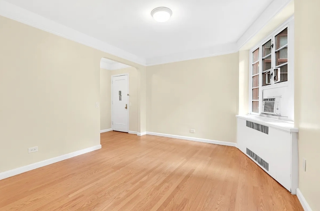  Jane Street - Photo 1