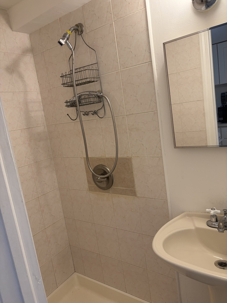 81-11 Utopia Parkway - Photo 14