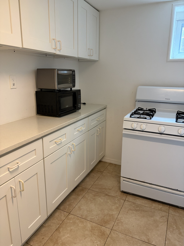 81-11 Utopia Parkway - Photo 11