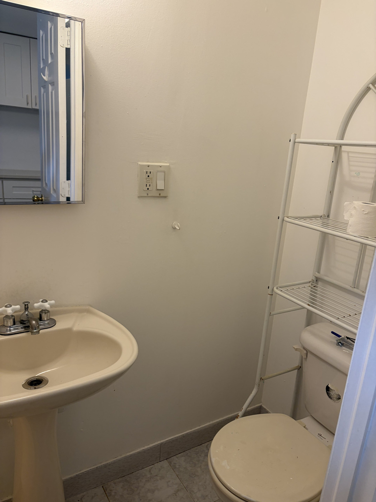 81-11 Utopia Parkway - Photo 15