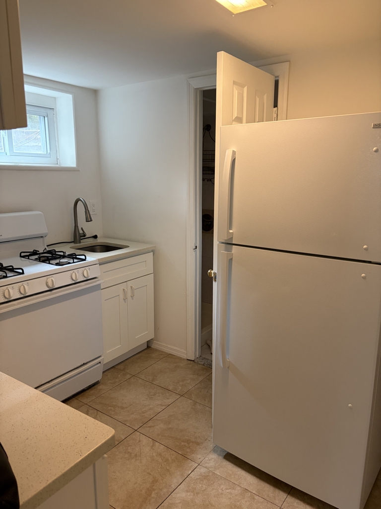81-11 Utopia Parkway - Photo 9