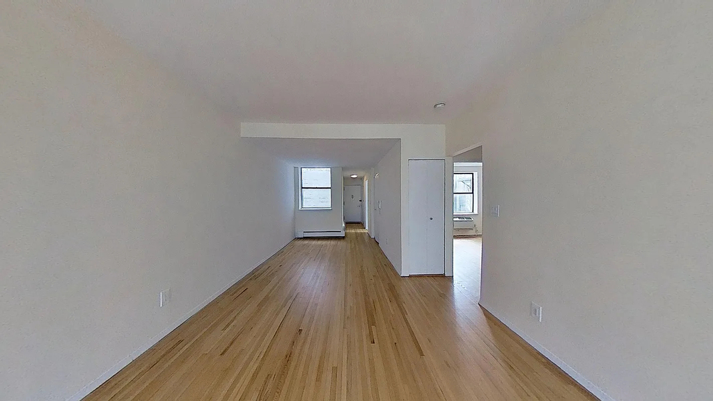 365 West 52nd Street - Photo 3