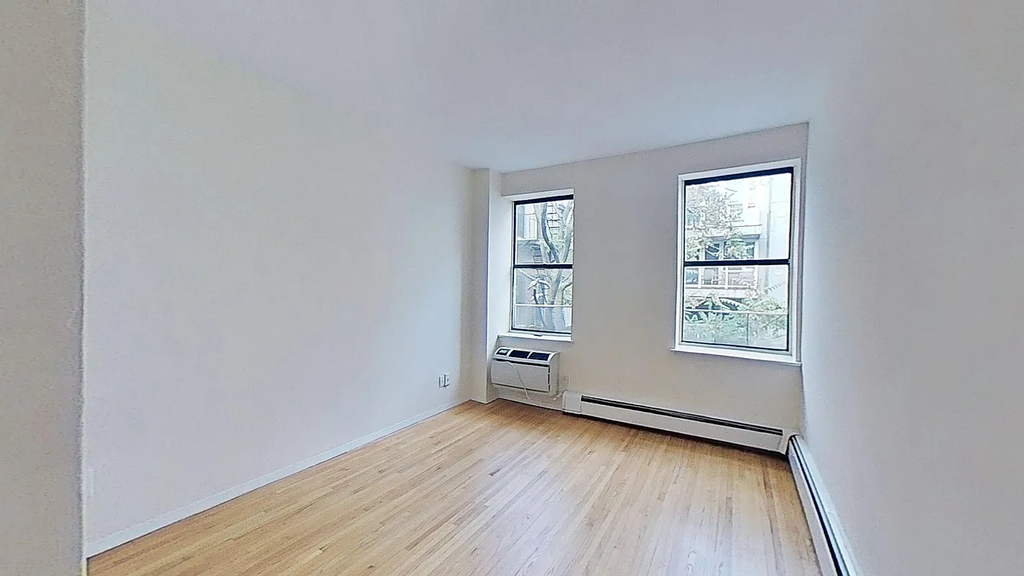 365 West 52nd Street - Photo 7