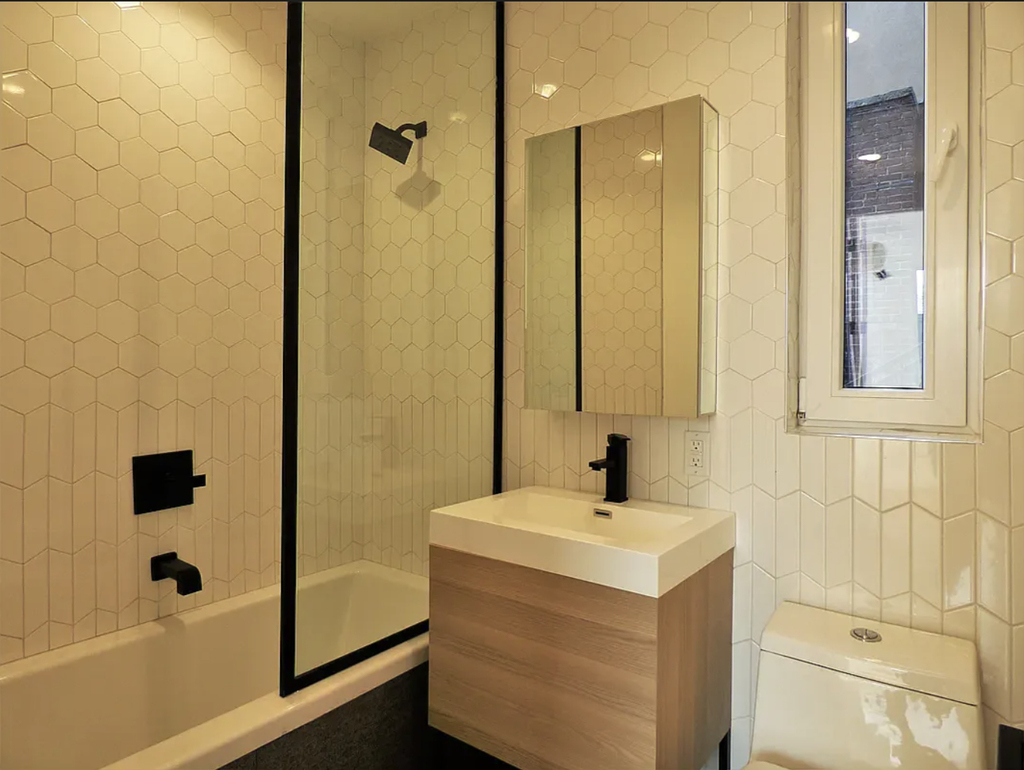 108 Havemeyer Street - Photo 1