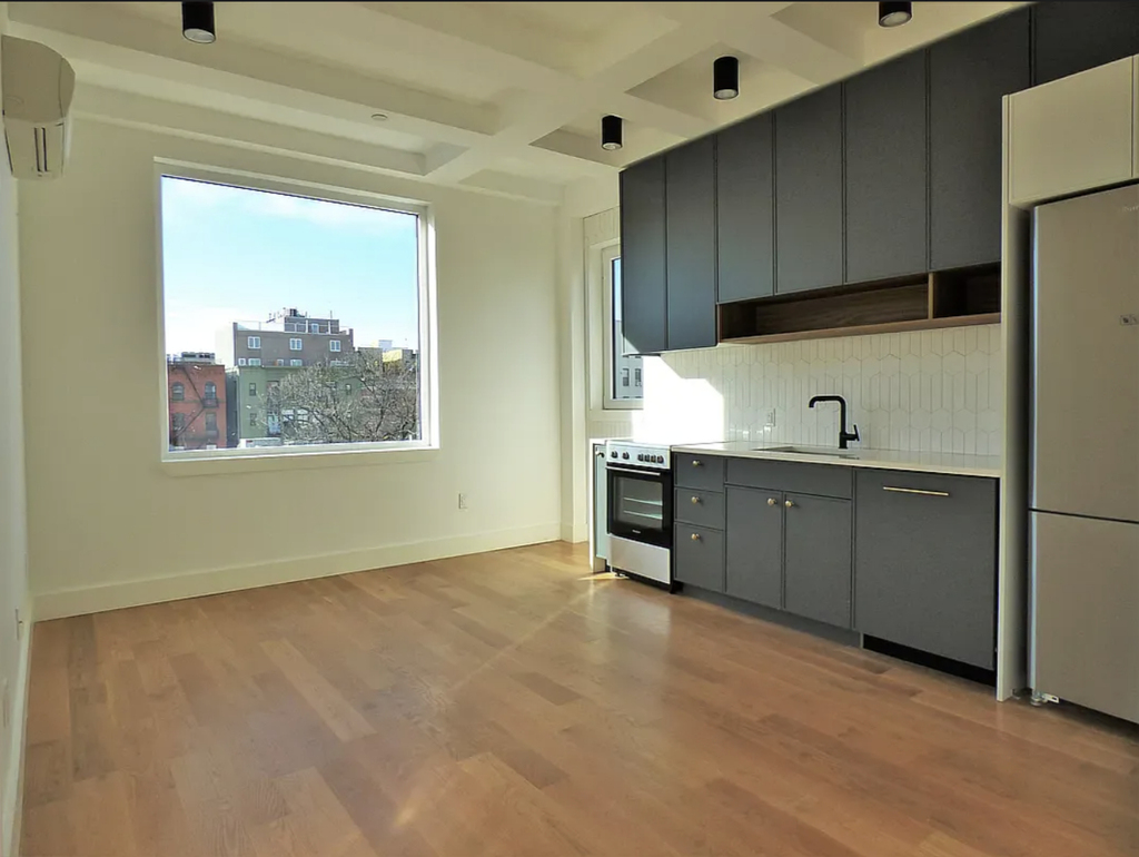 108 Havemeyer Street - Photo 2