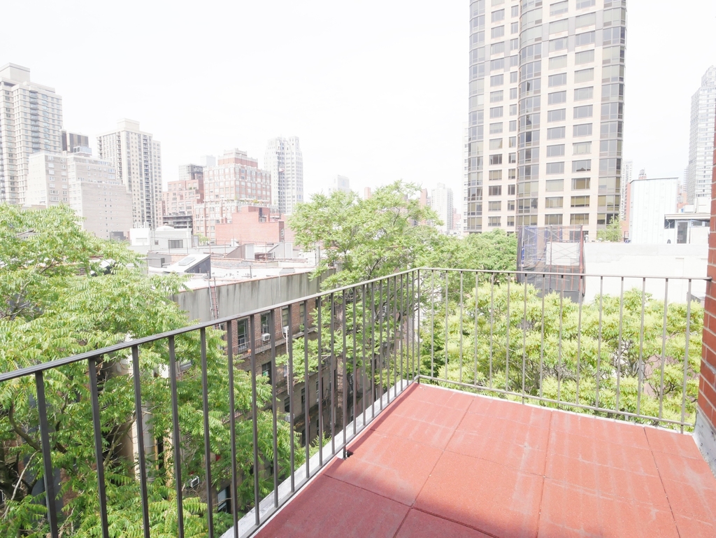 434 East 84th Street - Photo 18