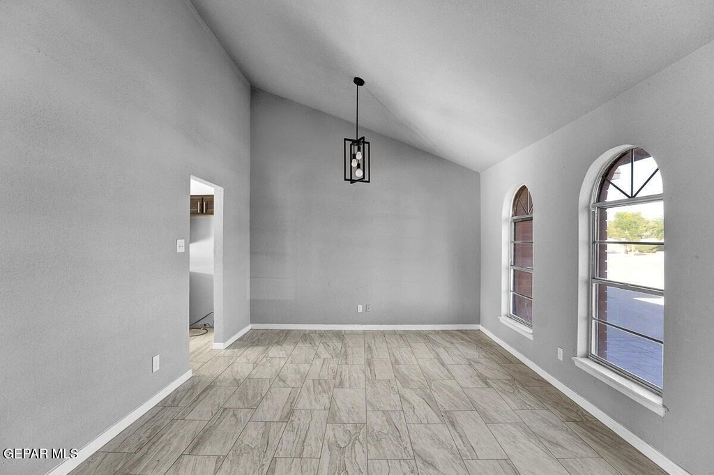 3709 Roslyn Drive - Photo 4