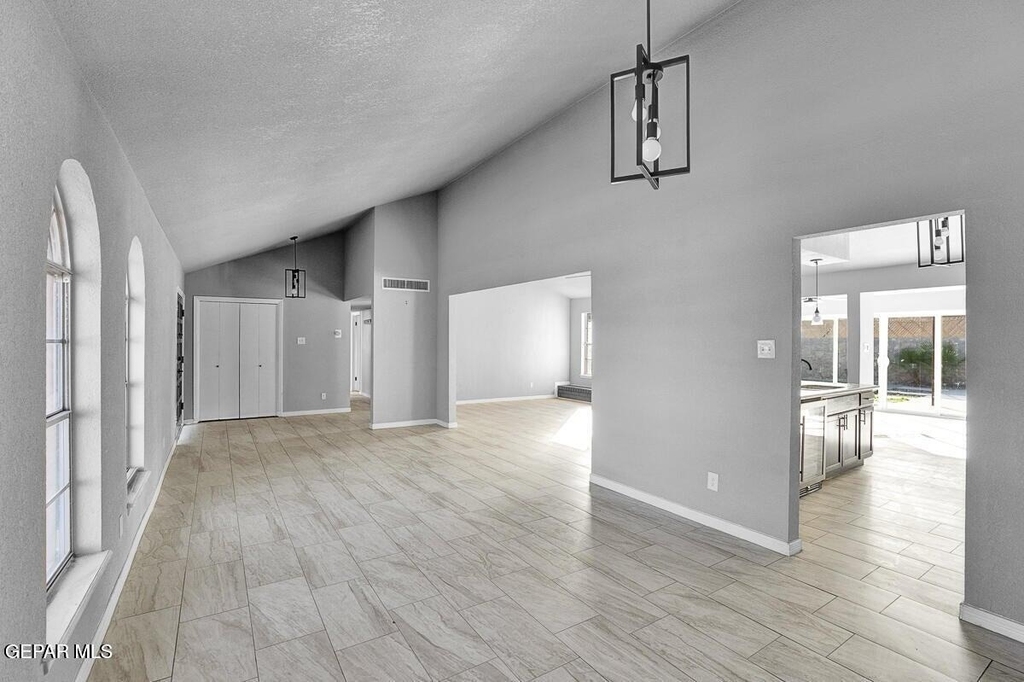 3709 Roslyn Drive - Photo 5
