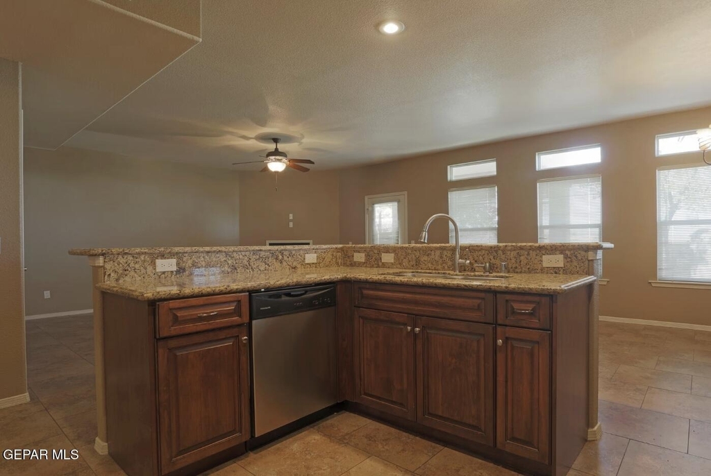 533 Green Village Court - Photo 10