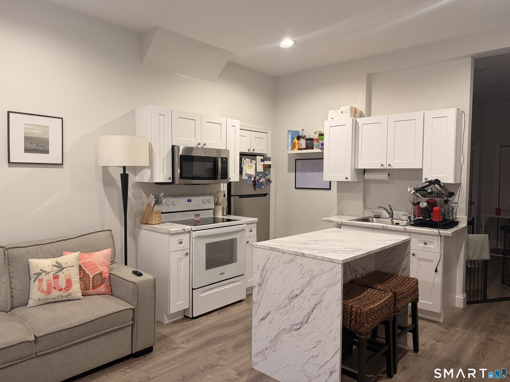 1089 Whalley Avenue - Photo 2