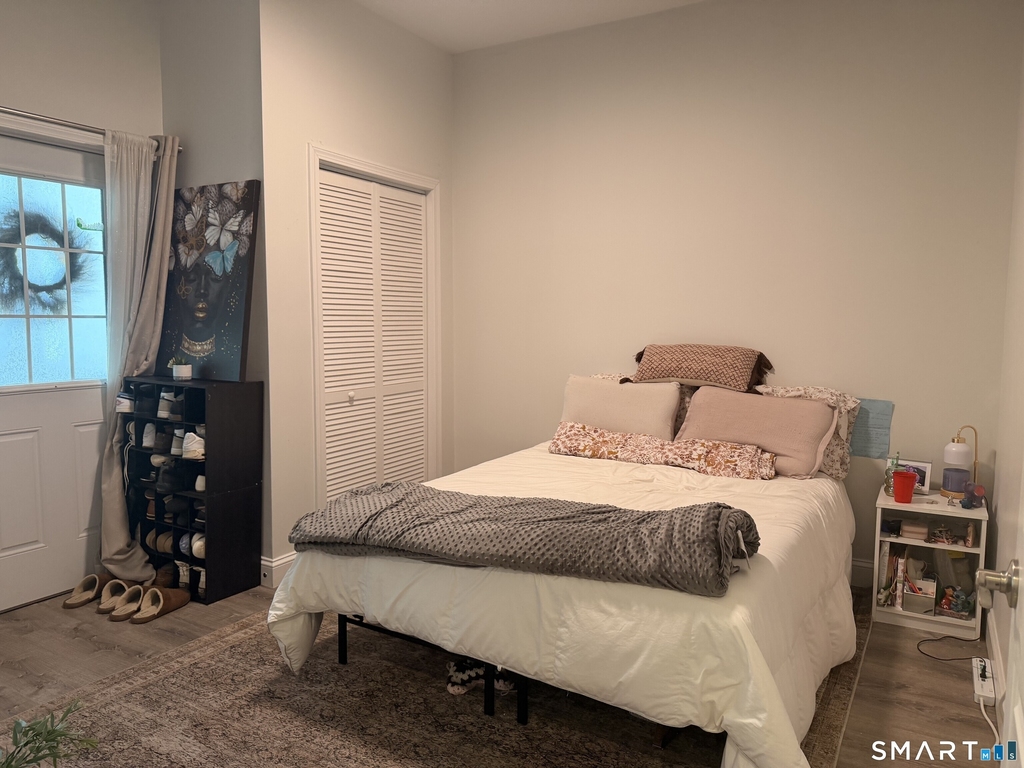 1089 Whalley Avenue - Photo 4