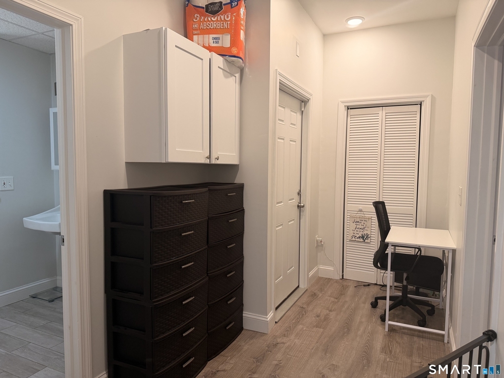 1089 Whalley Avenue - Photo 3