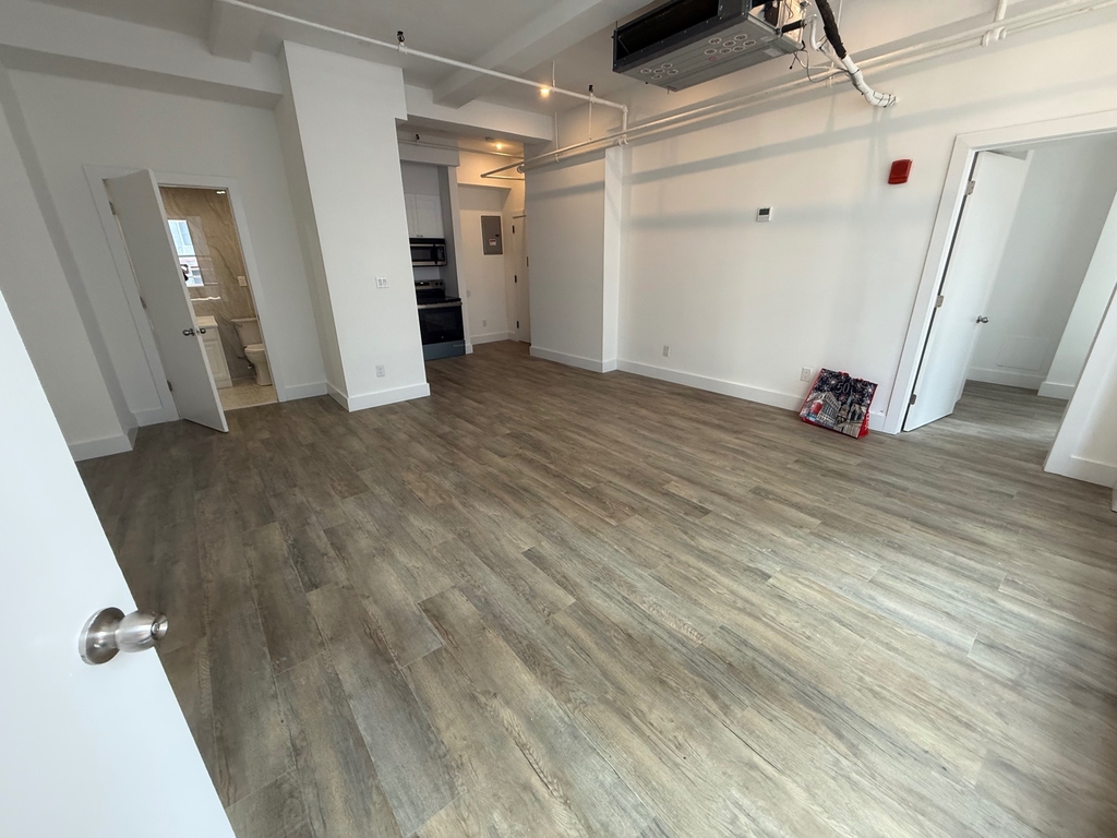 248 West 35th Street - Photo 7