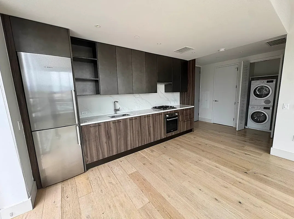 251 EAST - Photo 4
