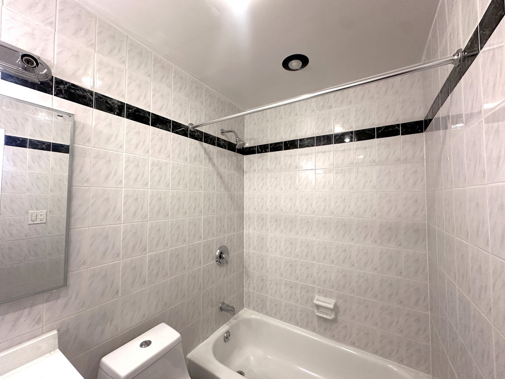65-12 Maurice Avenue - Photo 6