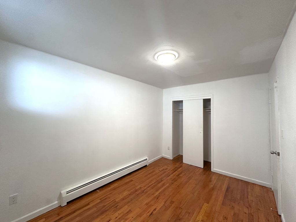 65-12 Maurice Avenue - Photo 4