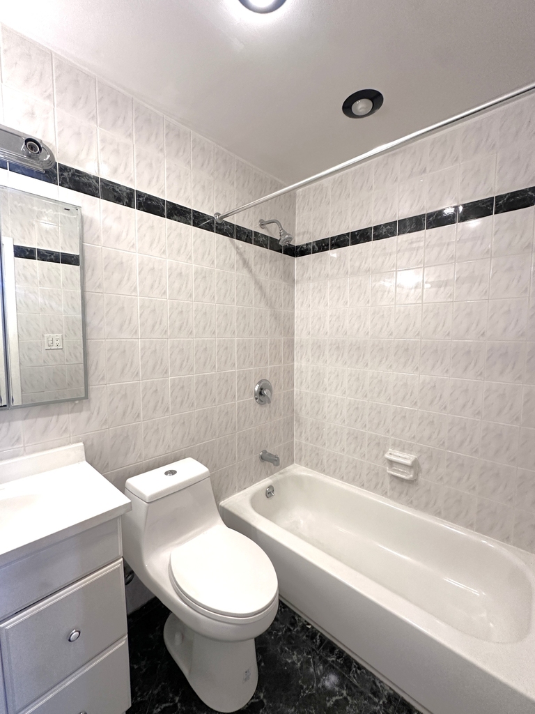 65-12 Maurice Avenue - Photo 7
