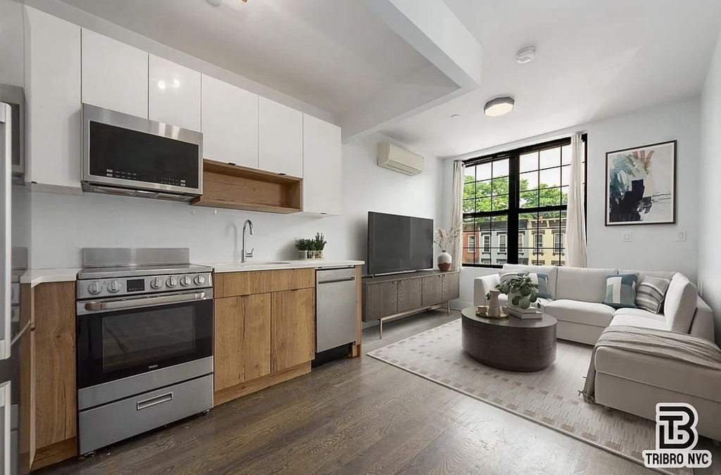 771 Lexington Avenue - Photo 3