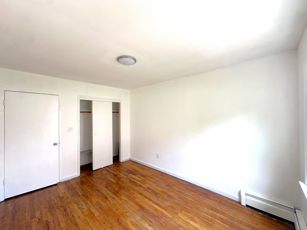 65-12 Maurice Avenue - Photo 3