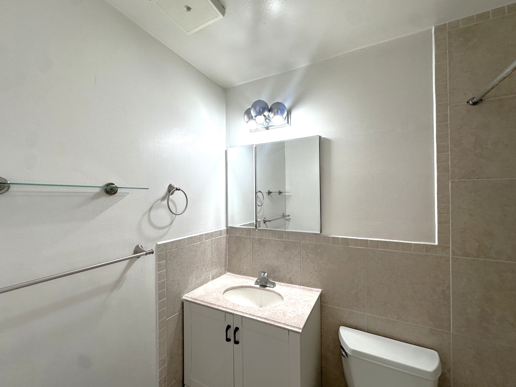 65-12 Maurice Avenue - Photo 4
