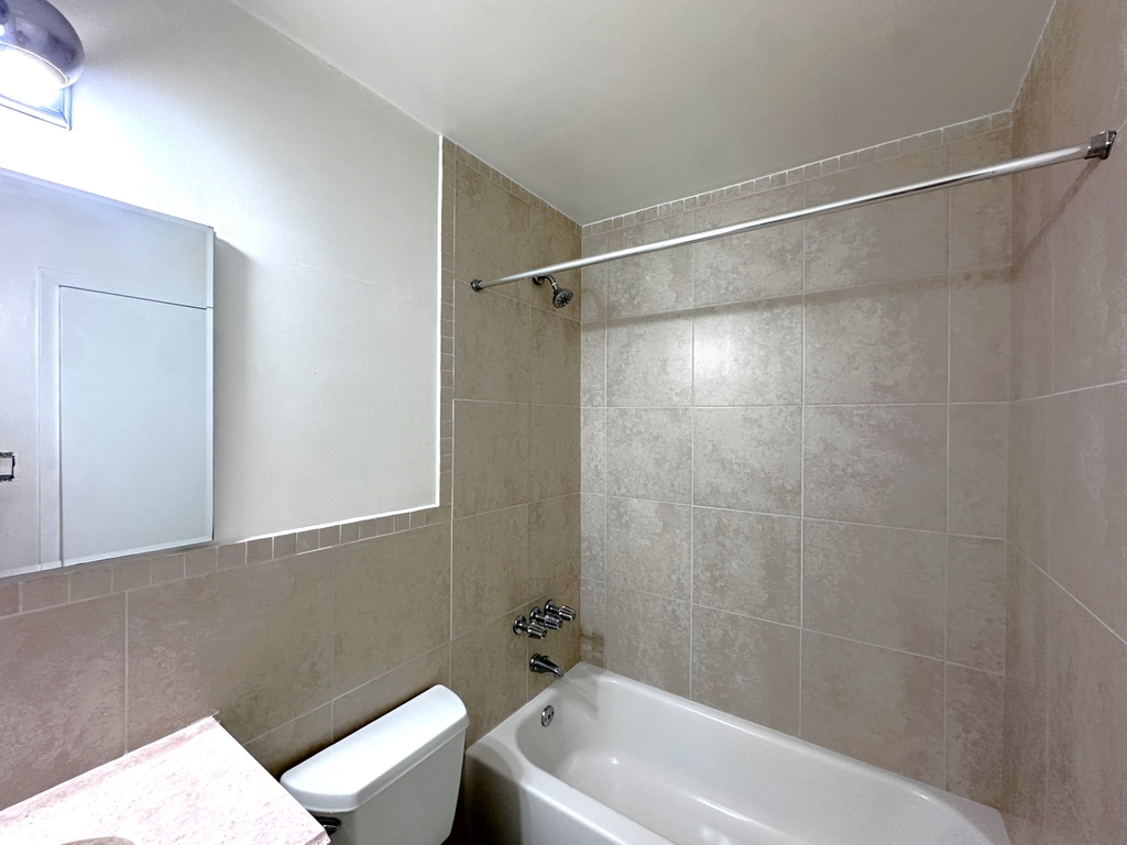 65-12 Maurice Avenue - Photo 5