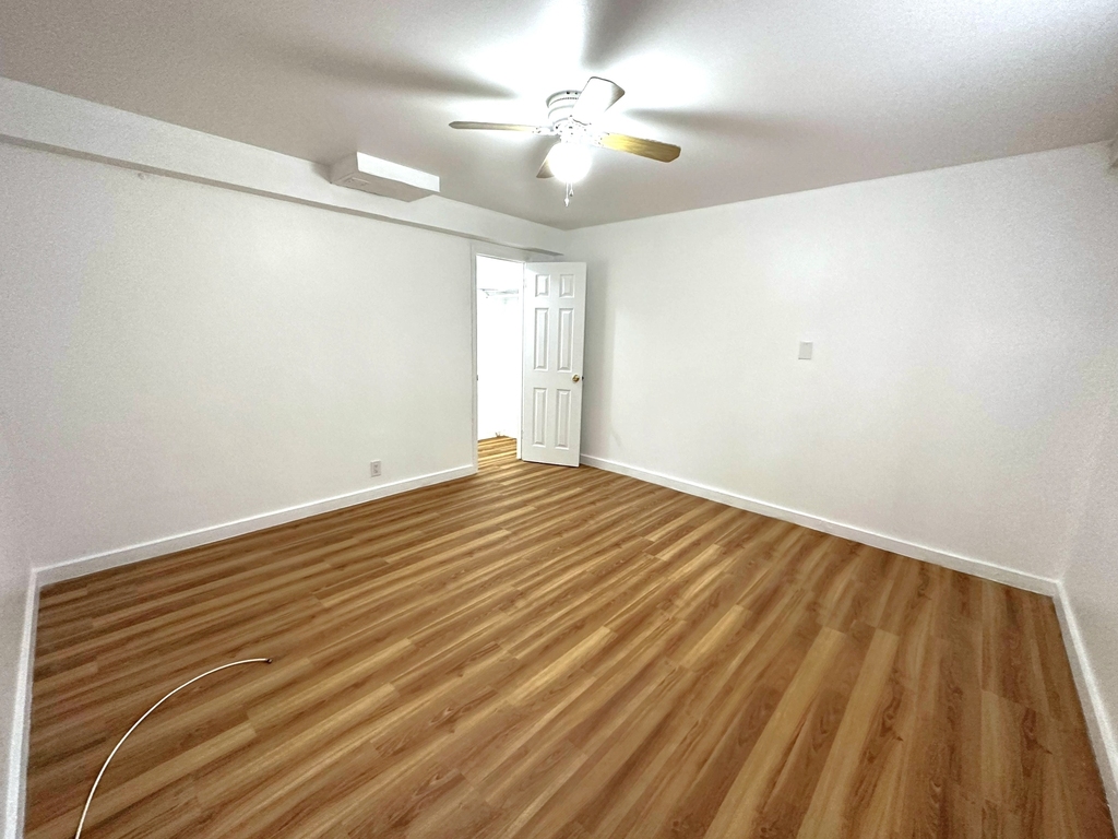 196-36 50th Avenue - Photo 4