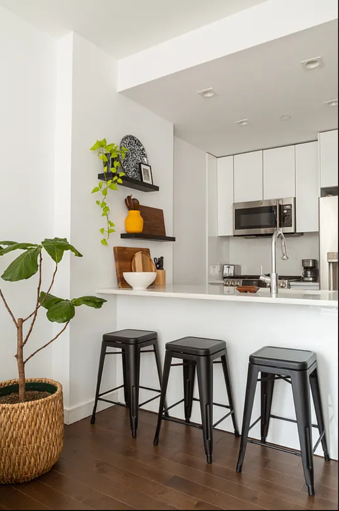 West 36th Street - Photo 4