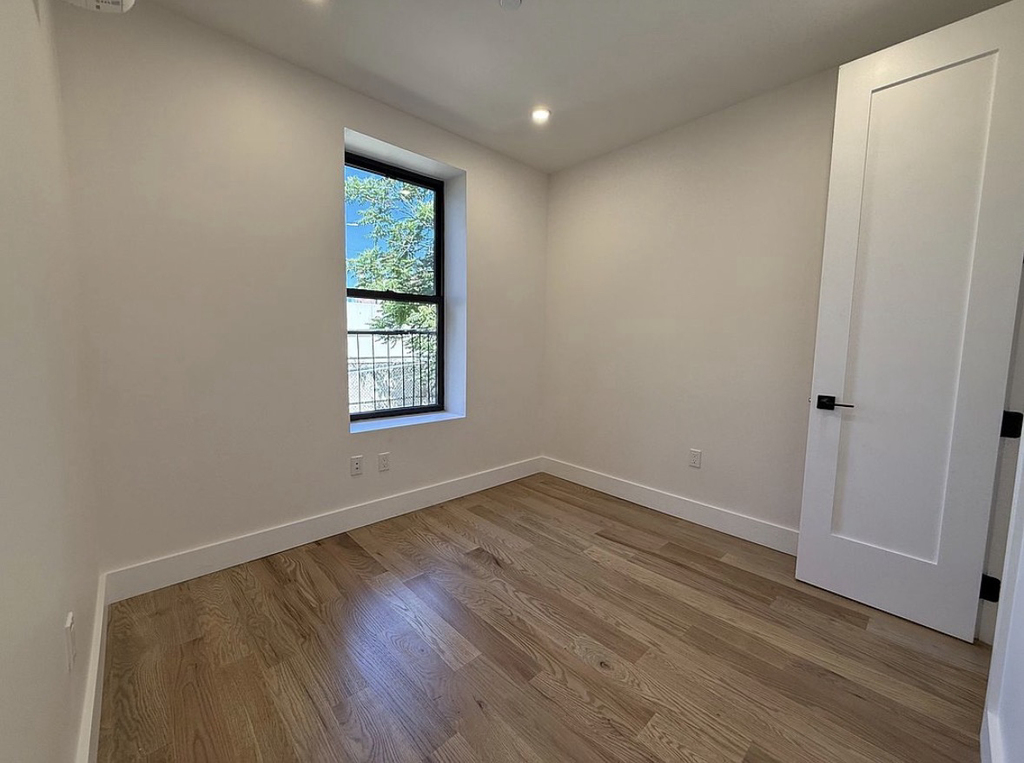 2324 Bedford Avenue - Photo 3
