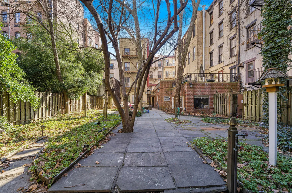 243 East 31st Street - Photo 11