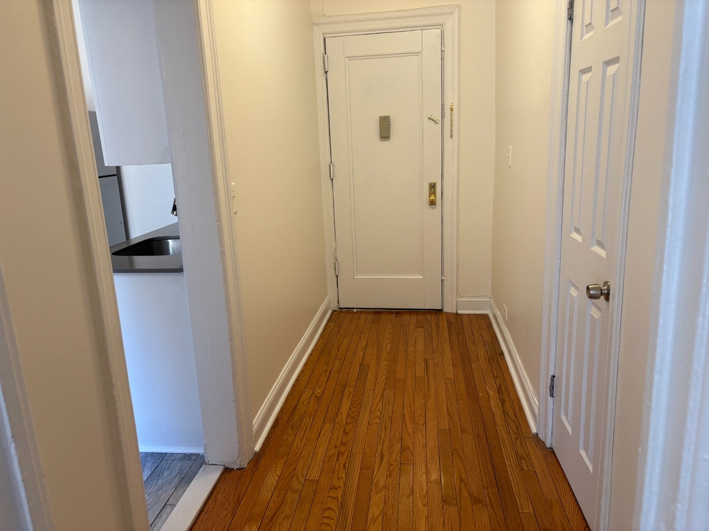 W.164th St and Fort Washington Avenue - Photo 3