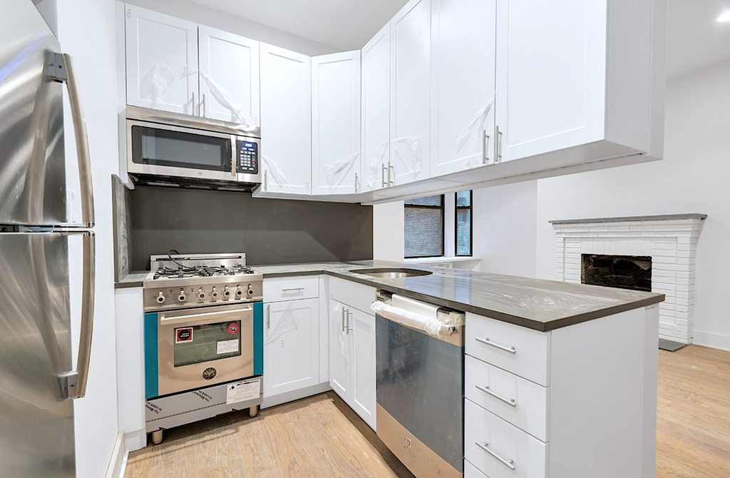 Madison Avenue - Photo 1
