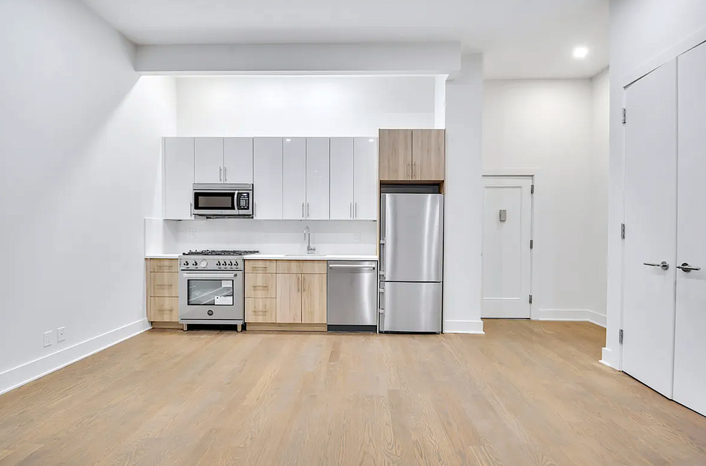 Madison Avenue - Photo 1