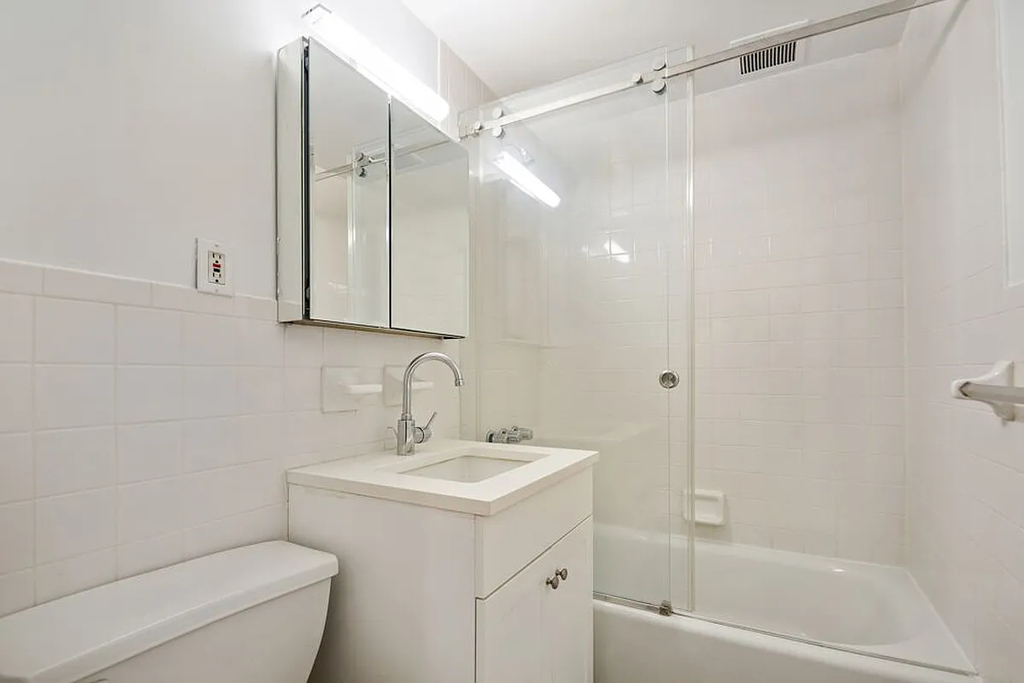 Lexington Avenue - Photo 2