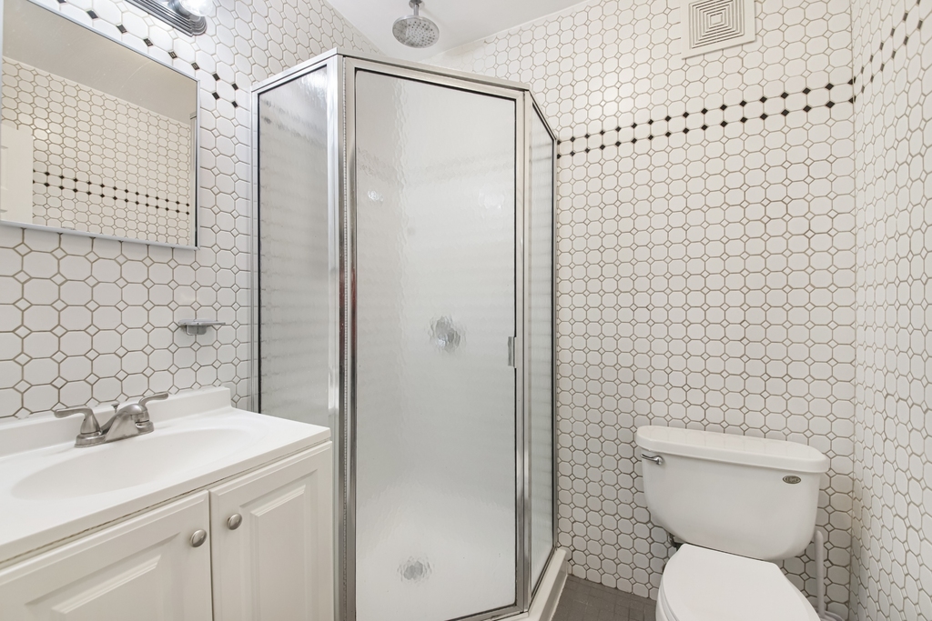 11-55 Welling Court - Photo 6
