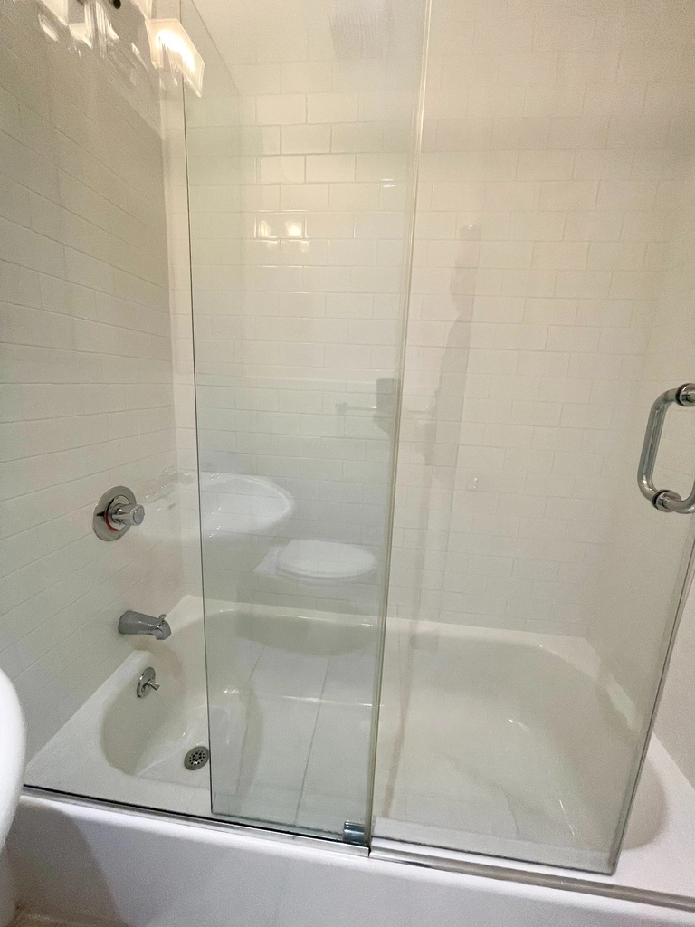 140 East 46th Street, Midtown East - Photo 5