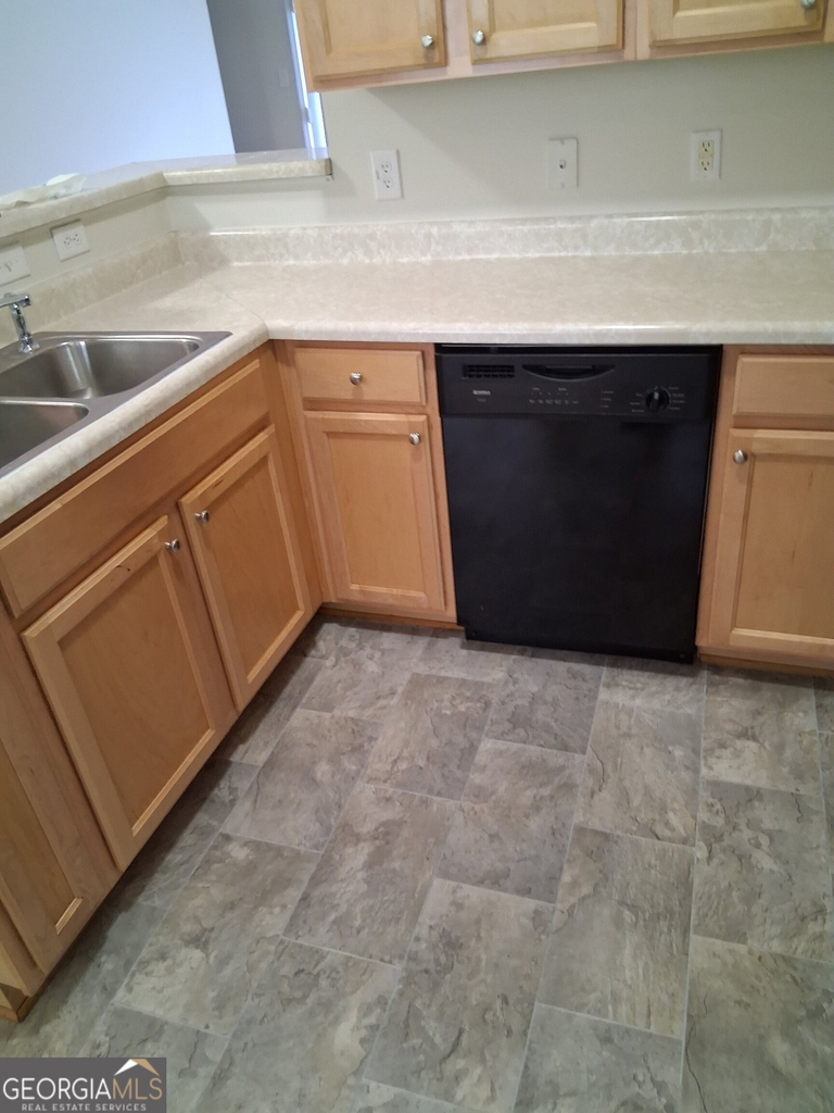6208 Ellenwood Drive - Photo 7