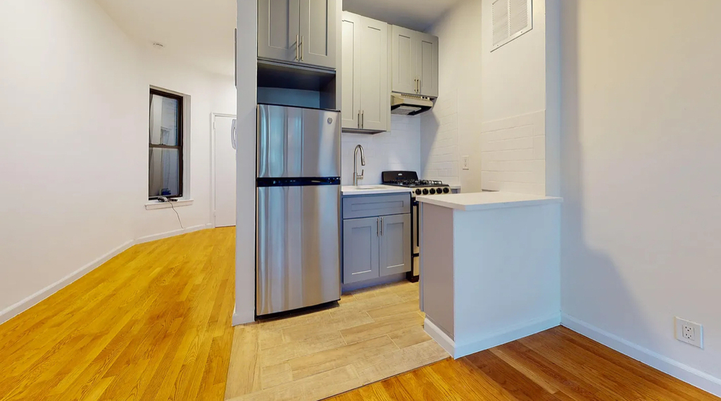 East 90th Street - Photo 0