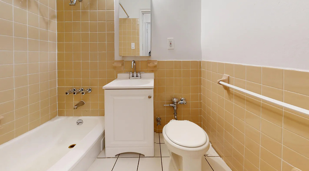 East 90th Street - Photo 3