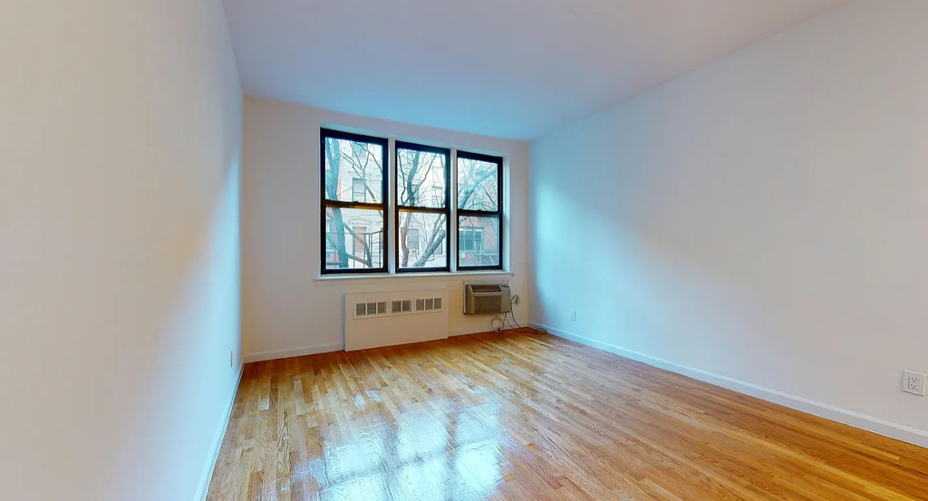 East 90th Street - Photo 1