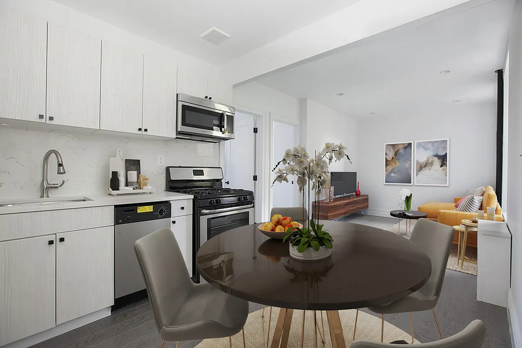 152 Thompson Street - Photo 1