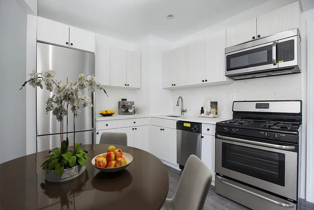 152 Thompson Street - Photo 2