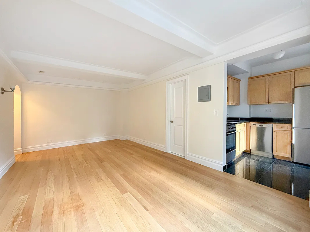 95 Christopher Street - Photo 1