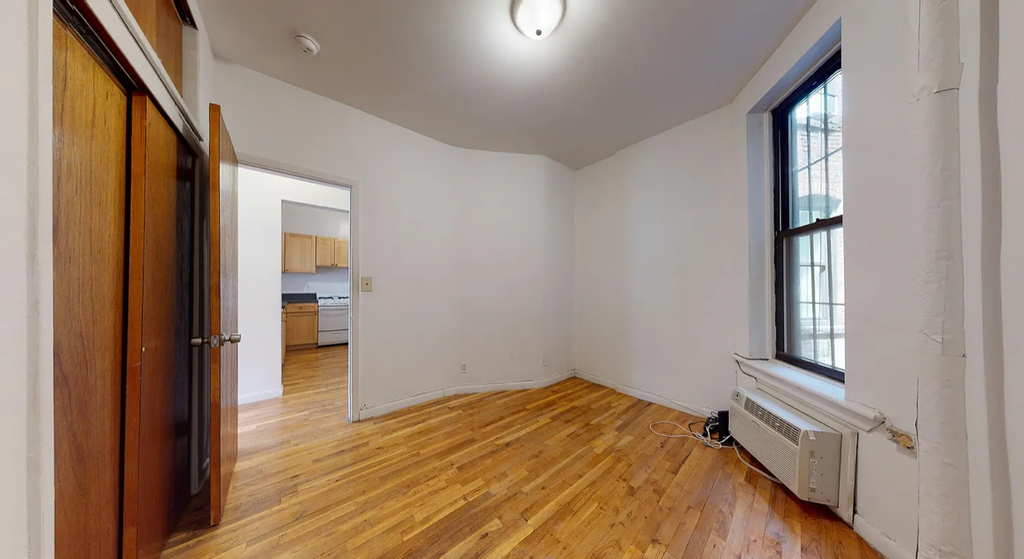 East 90th  Street - Photo 9