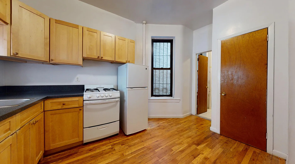 East 90th  Street - Photo 6