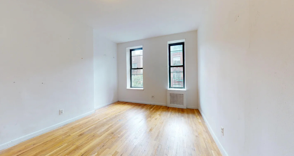 East 90th  Street - Photo 7