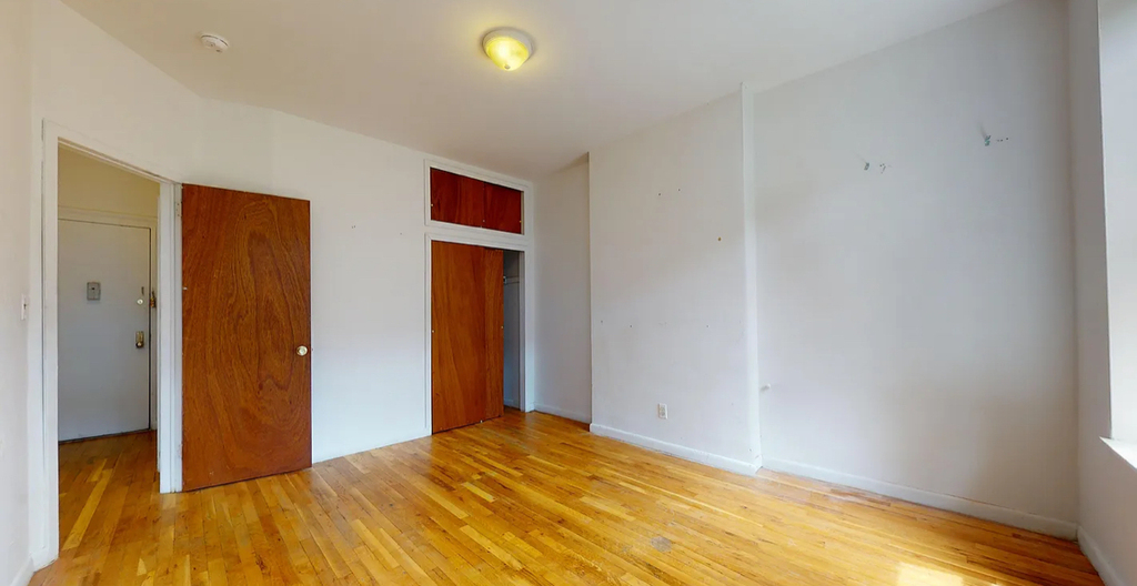 East 90th  Street - Photo 8