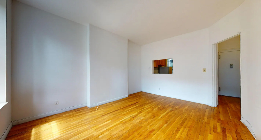 East 90th  Street - Photo 3